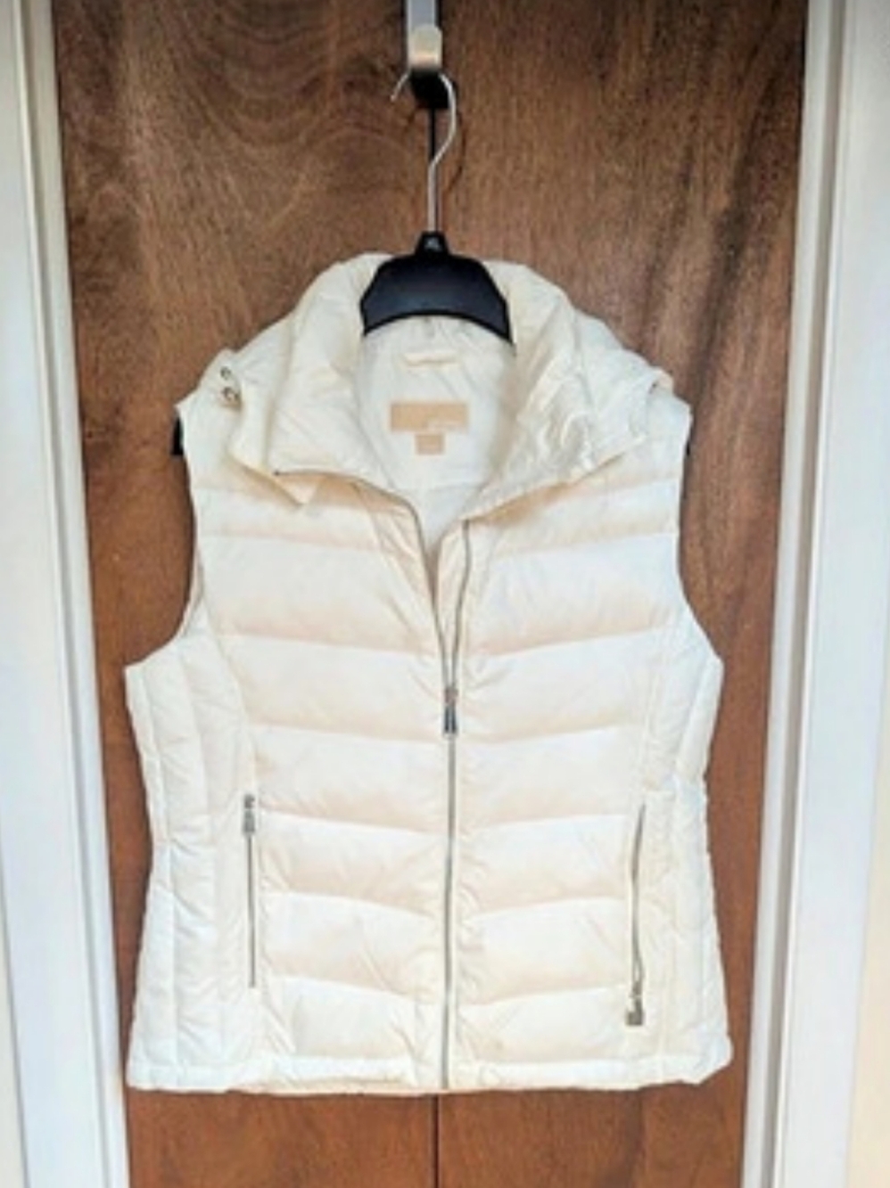 Michael Kors Hooded Puffer Vest in White/Silver Large Like New